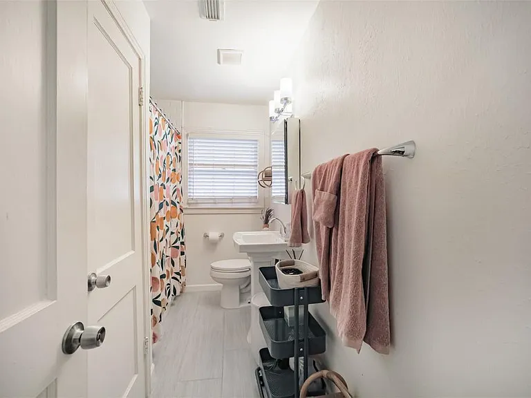 3439 Wentworth St #6 — Photo 6