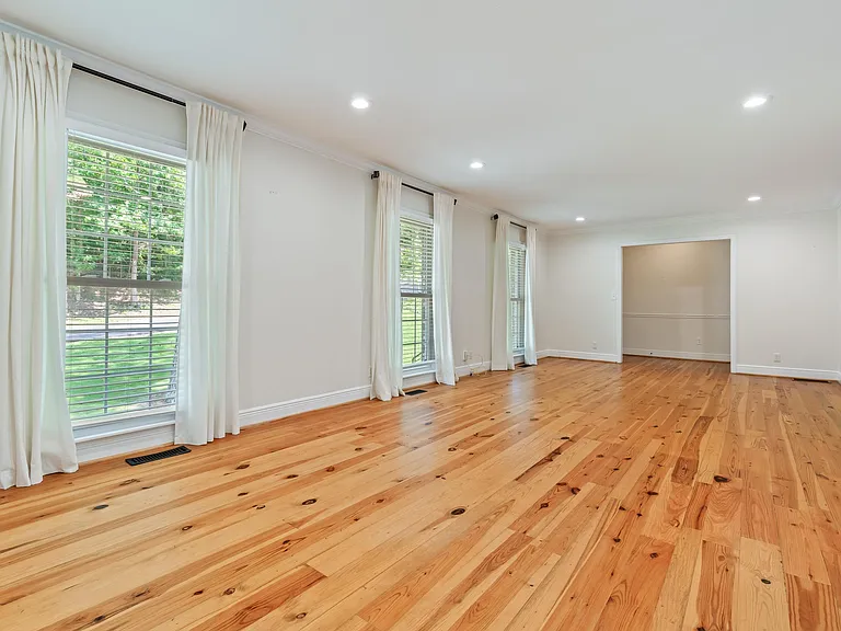 3708 Northcote Dr — Photo 6