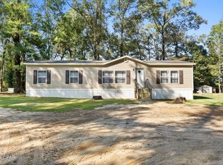 4396 Wilderness Rd, Vernon, FL 32462