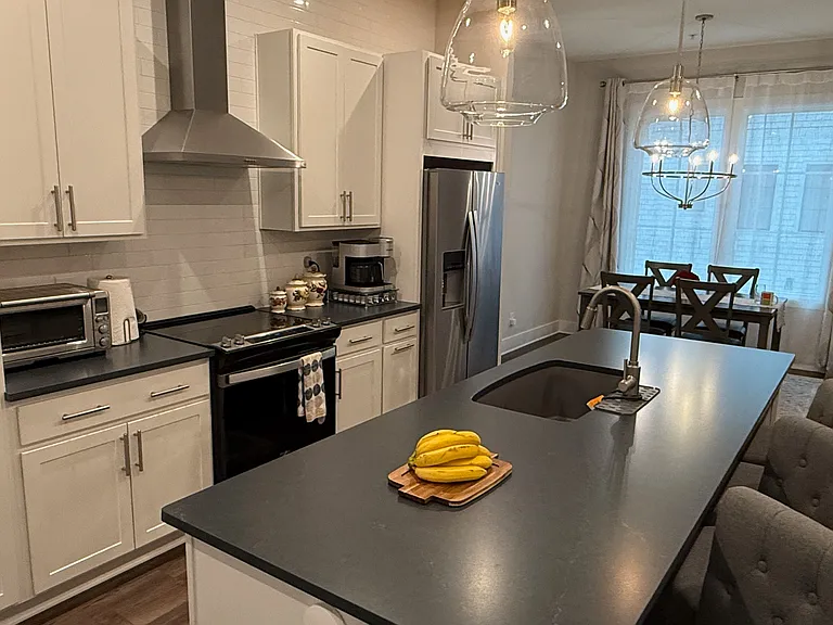 1294 Longreen Ter NW #4 — Photo 6