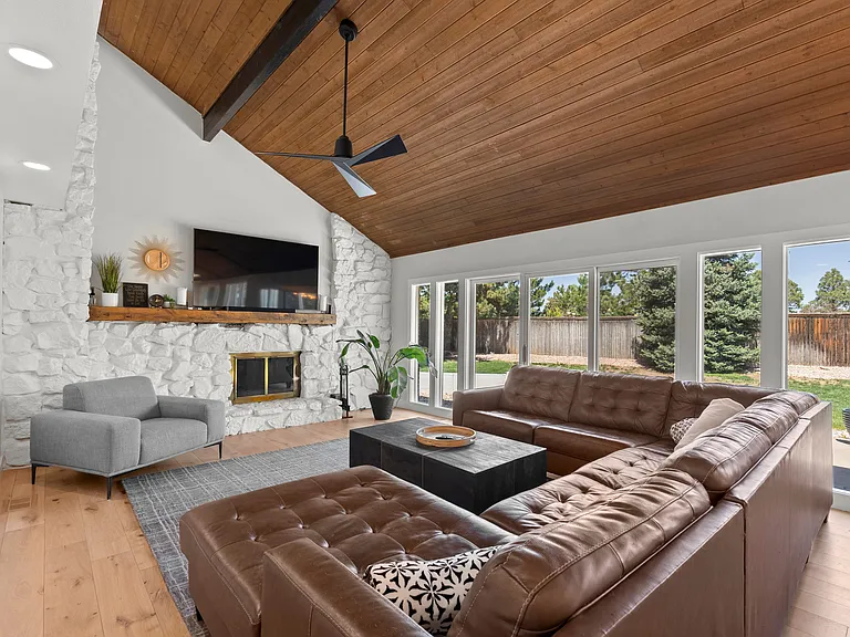 7704 S Elm Ct — Photo 12