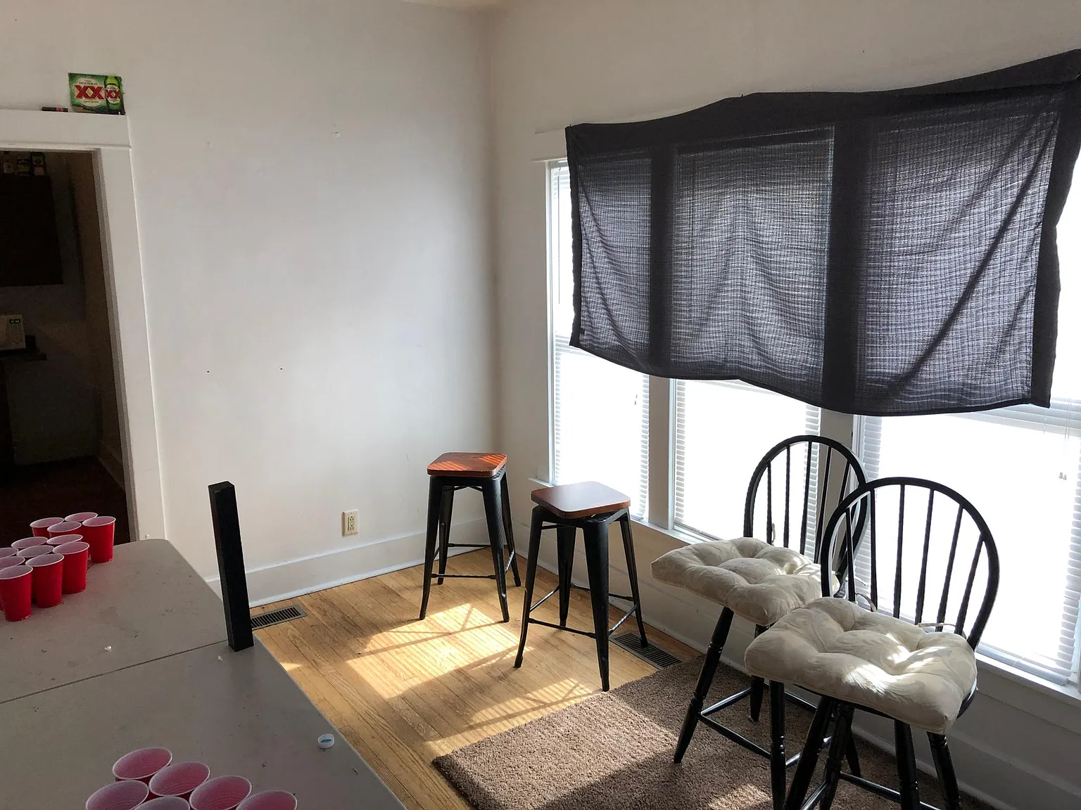 4 bed, 2200 sqft, $2,600 — Photo 3