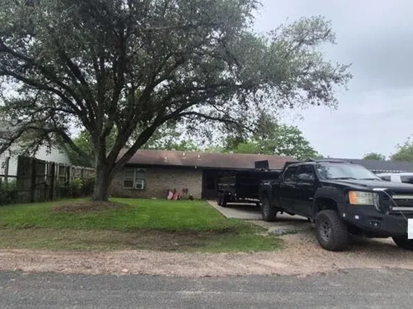 615 Avenue C, Yorktown, TX 78164