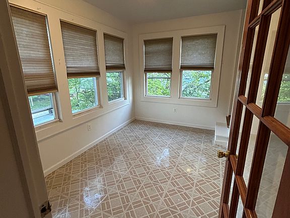 5th image of 78 Mountainview Ave #4