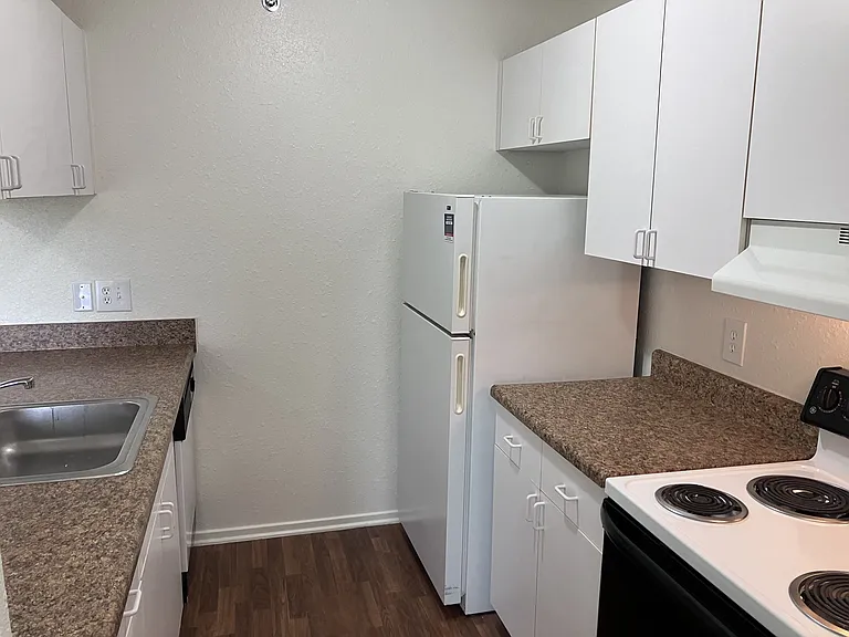 Windsor Place Apartments — Photo 82