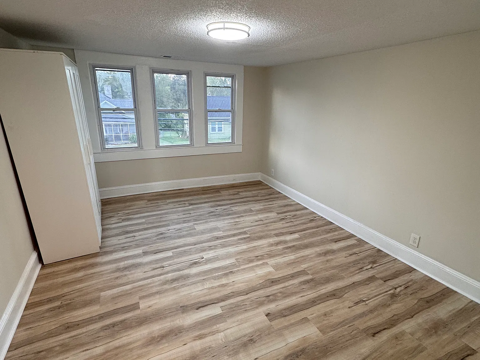 2 bed, 900 sqft, $1,200 — Photo 3
