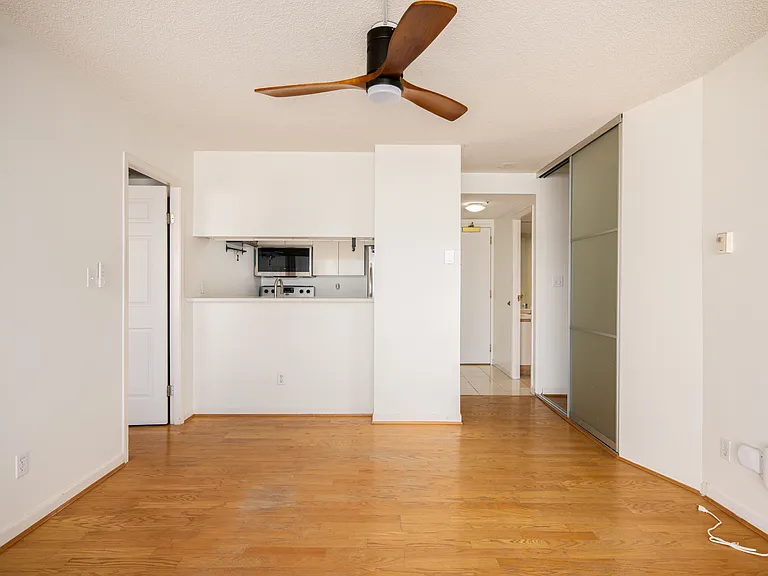 1268 Broadway W #720 — Photo 5