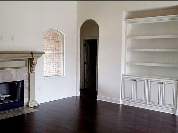 3rd image of 542 Jewell Ln