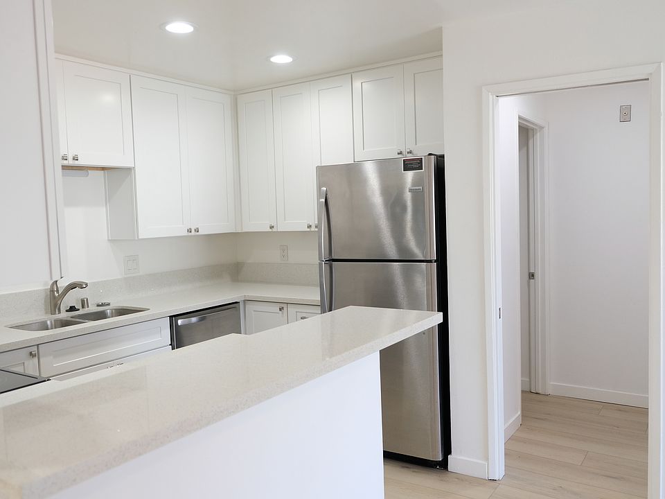 2/2 Kitchen