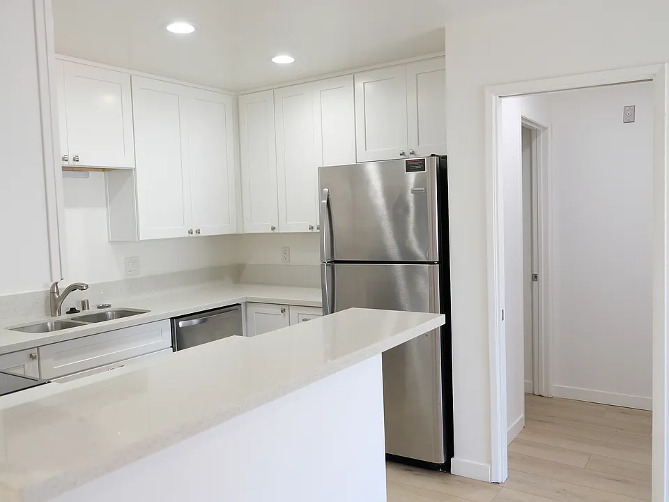 2/2 Kitchen