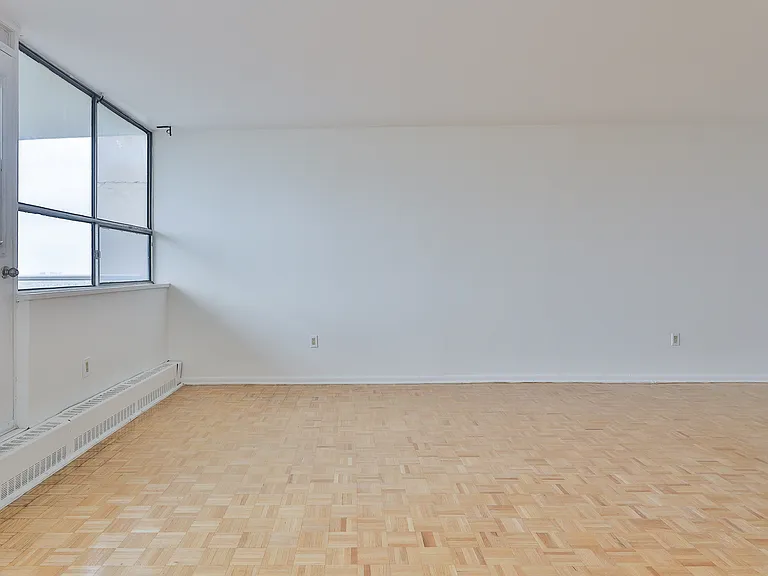2089 Lawrence Ave W — Photo 21