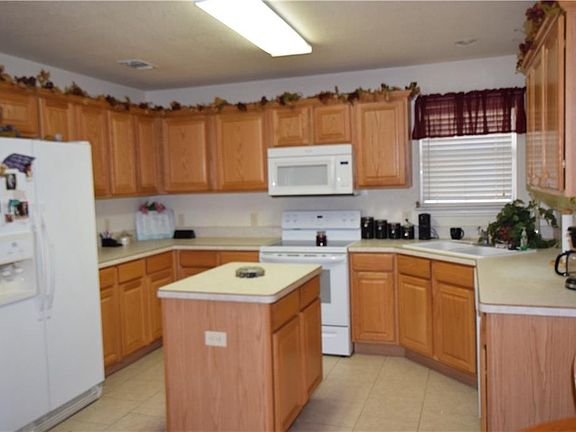 5th image of 525 Sweetwater Dr