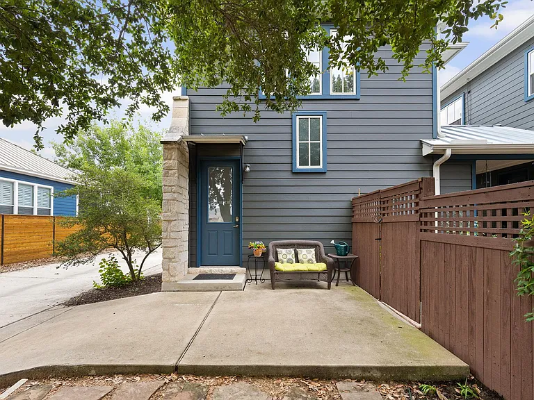 2600 Tom Miller St #B — Photo 1