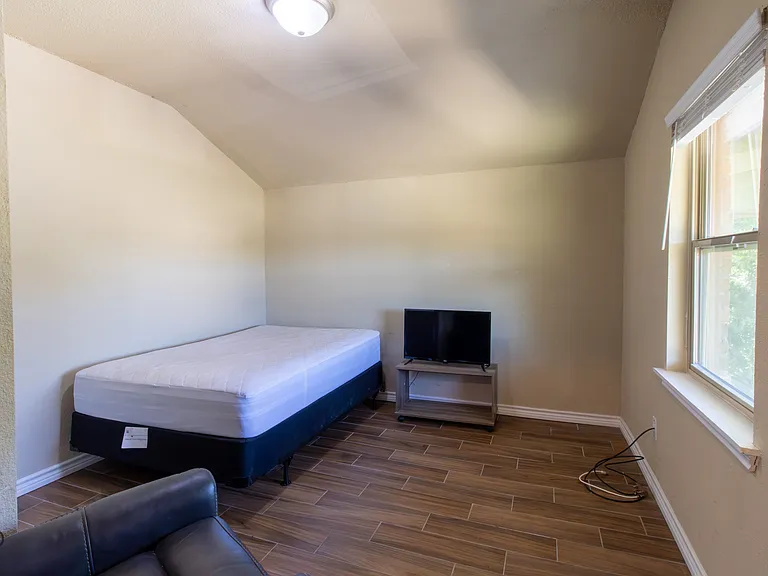1704 Fairfax Ave #6 — Photo 11