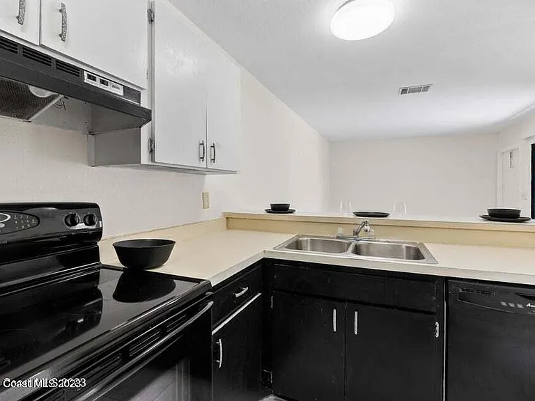 1411 Sheafe Ave NE #102 — Photo 3