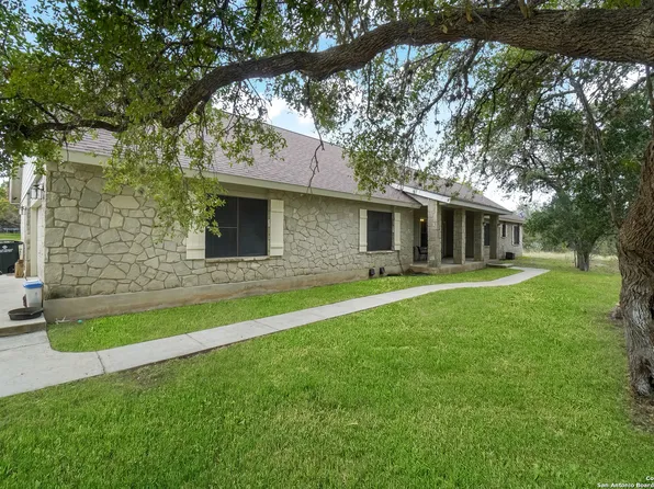 1660 ROHRBUCH RD, Pipe Creek, TX 78063