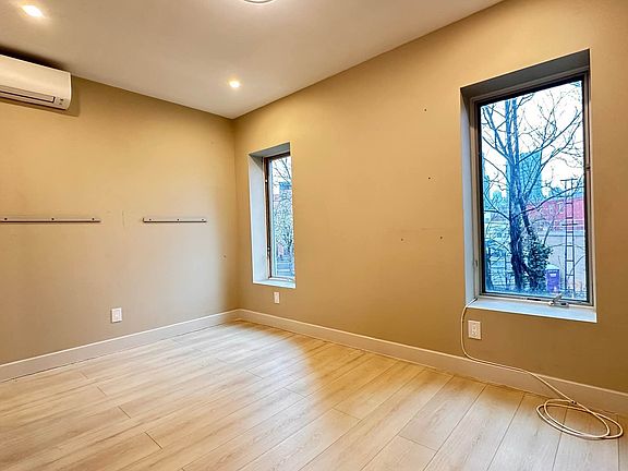 5th image of 12-11 Jackson Ave #2
