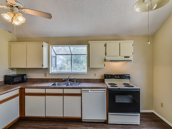 5th image of 7610 Treasure Island Ct