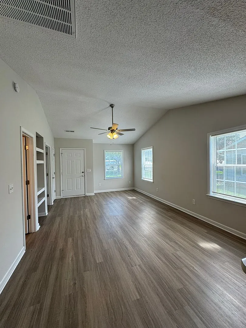 122 Springwood Lane — Photo 1
