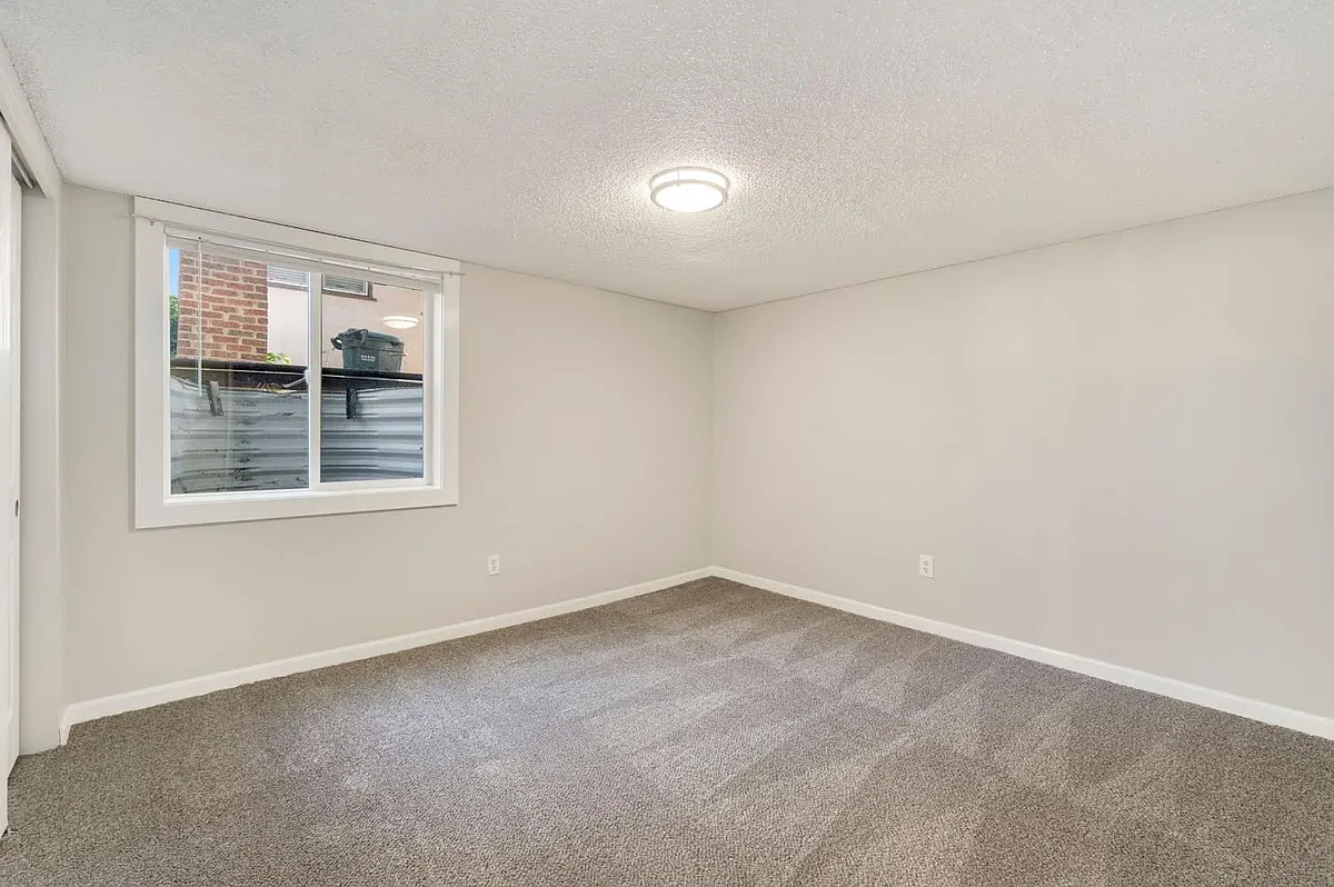 Building Photo - 2106 8th Ave #B