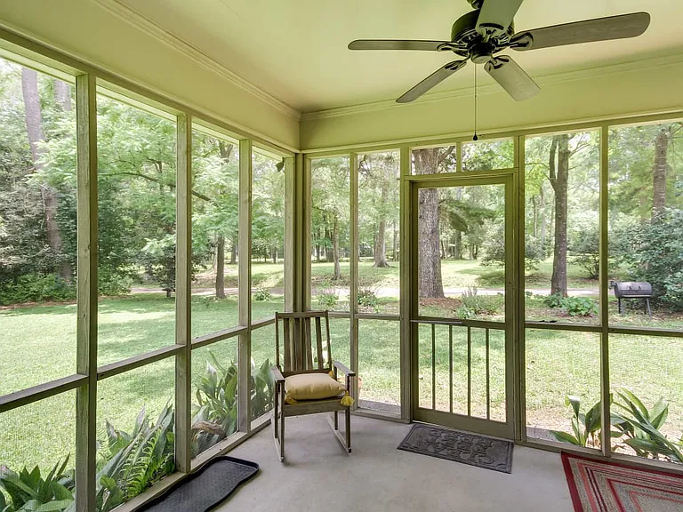 1009 Jefferson St — Photo 3