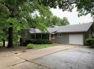 2052 Hunting Ave, Manhattan, KS 66502