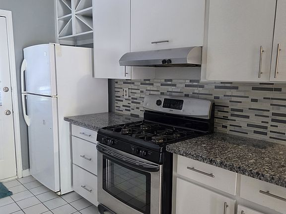 3rd image of 3151 Davenport Rd NW