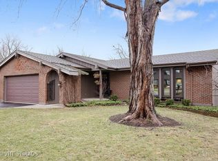 706 Deer Ln, Dundee, IL 60118