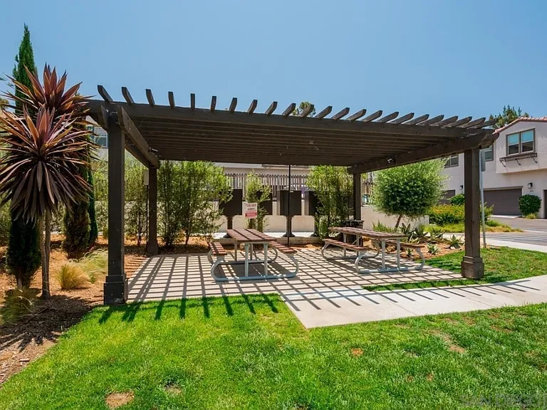 8753 Boulder Ln — Photo 21