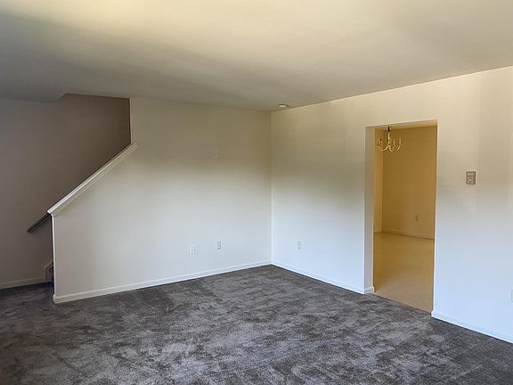 4th image of 218 Magnolia St #218