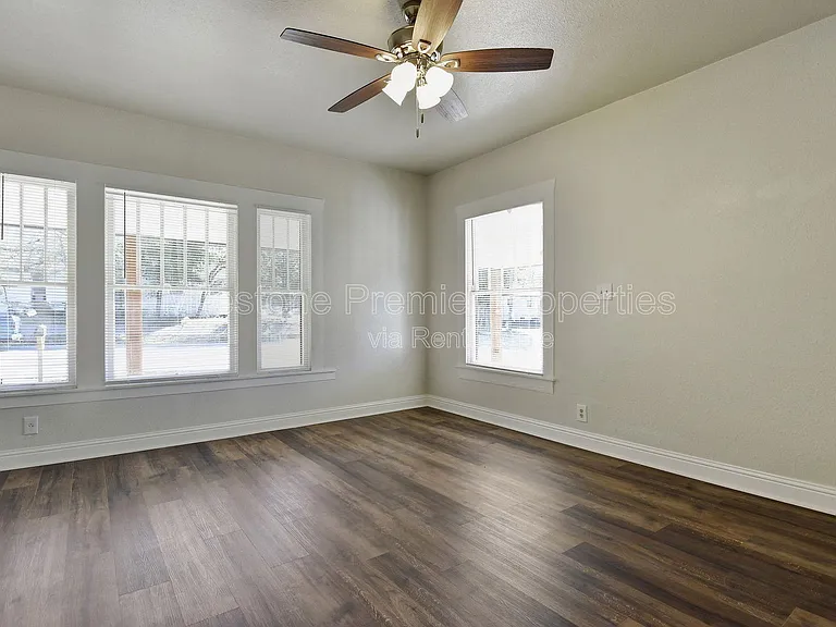 1115 S Rusk Ave — Photo 6