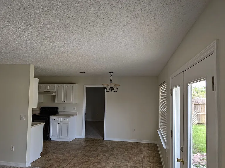 223 Tiffot Ct — Photo 4