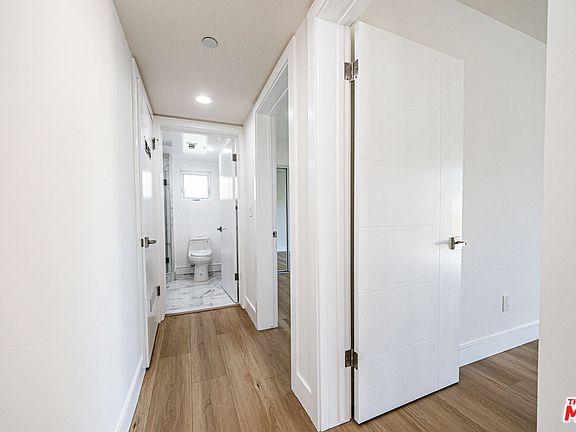 5th image of 2055 1/2 S Garth Ave #2055
