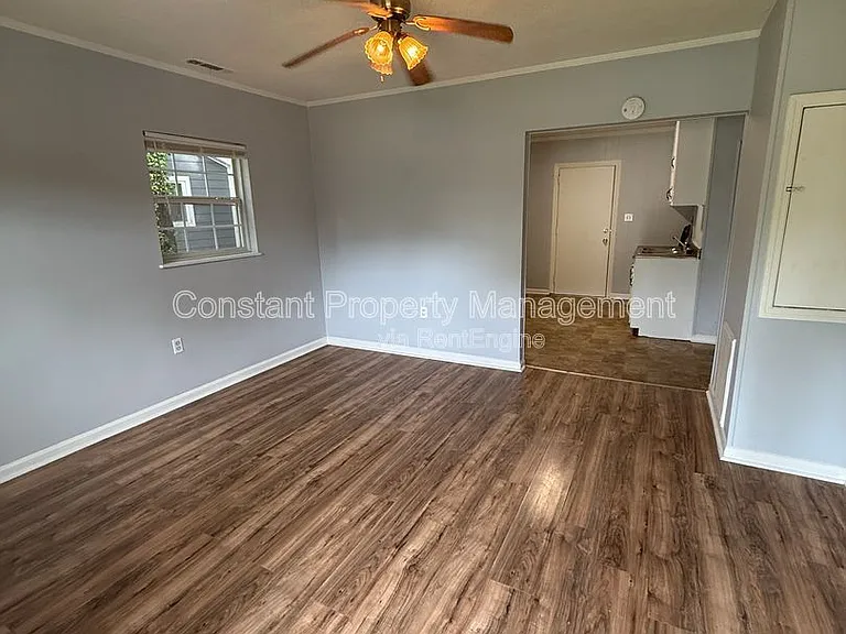 1110 Dewey St — Photo 4