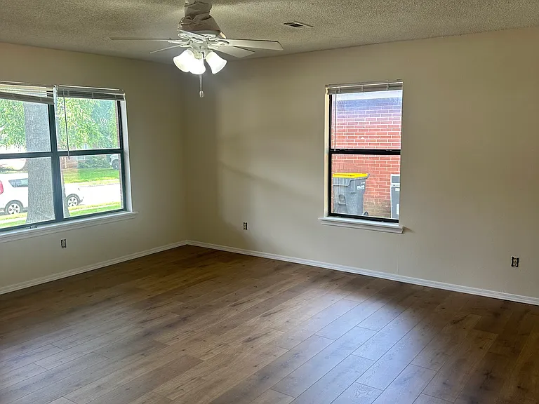 2420 W Mary Dr — Photo 3