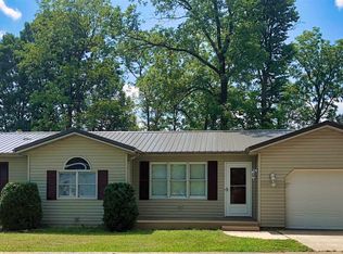 900 Eden Ln, Mitchell, IN 47446