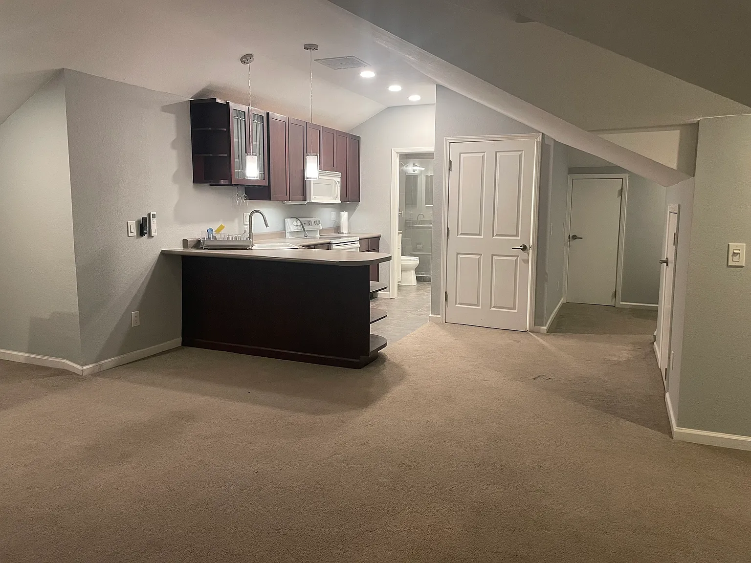 5 bed, 3567 sqft, $1,500 — Photo 1