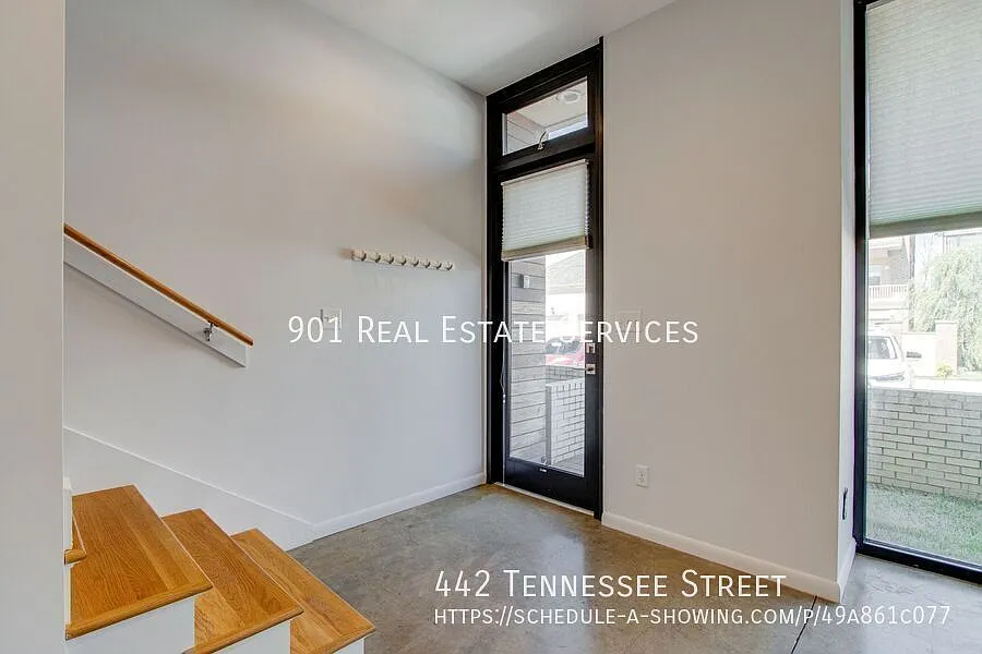 Modern Townhouse Downtown — Photo 4