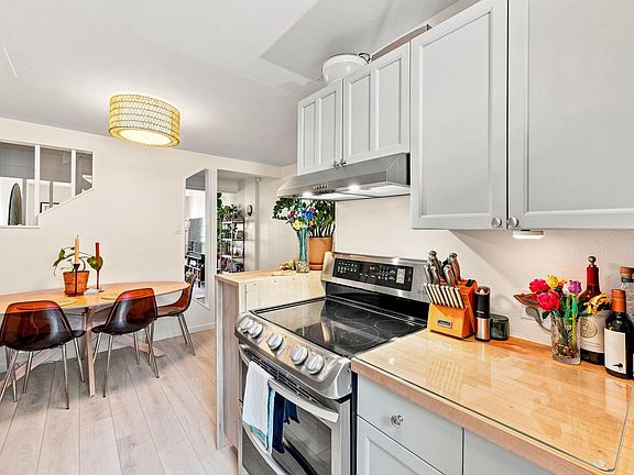 5th image of 1111 Maxwell Ave #228