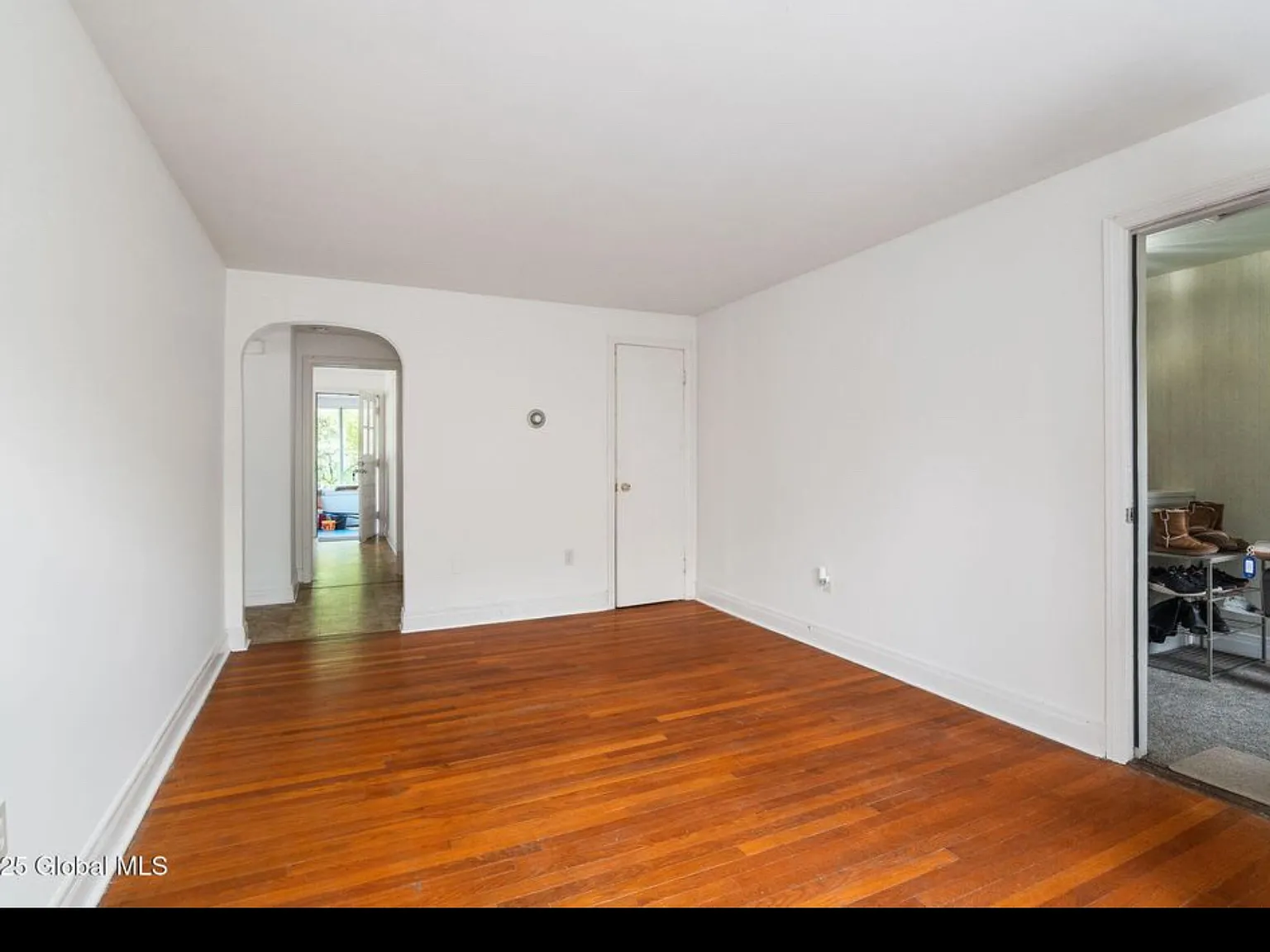 11 Kimberly St — Photo 2