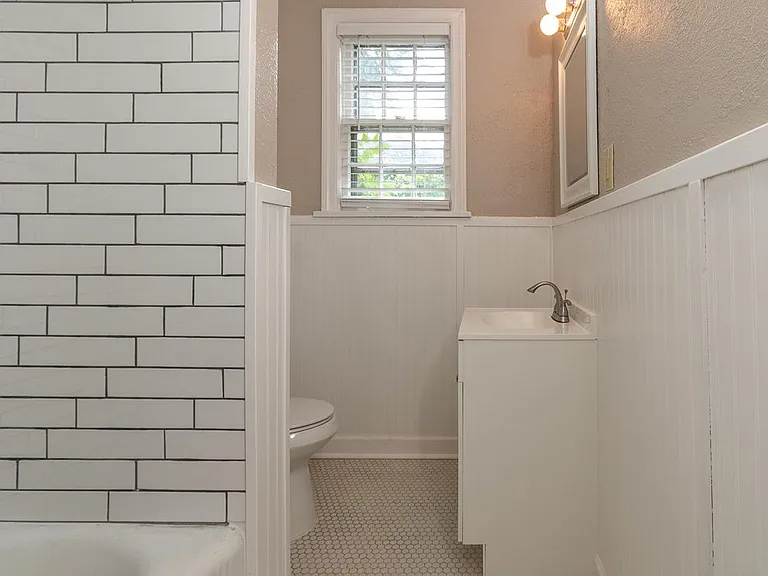 956 Biggs St — Photo 8