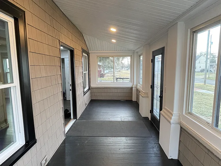553 Adams Ave — Photo 5