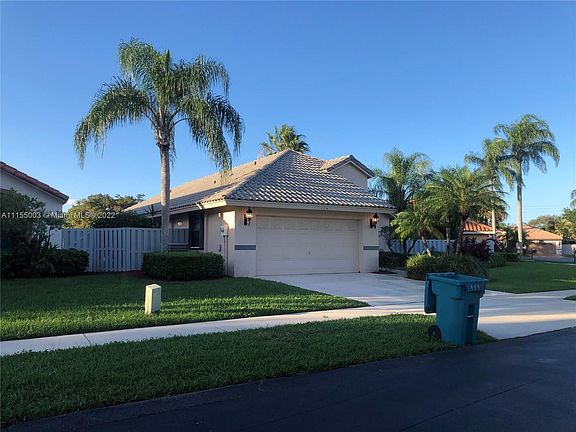3rd image of 104 Executive Cir #104