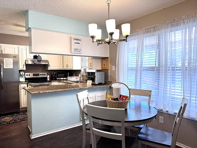 1429 Hall Dr — Photo 4