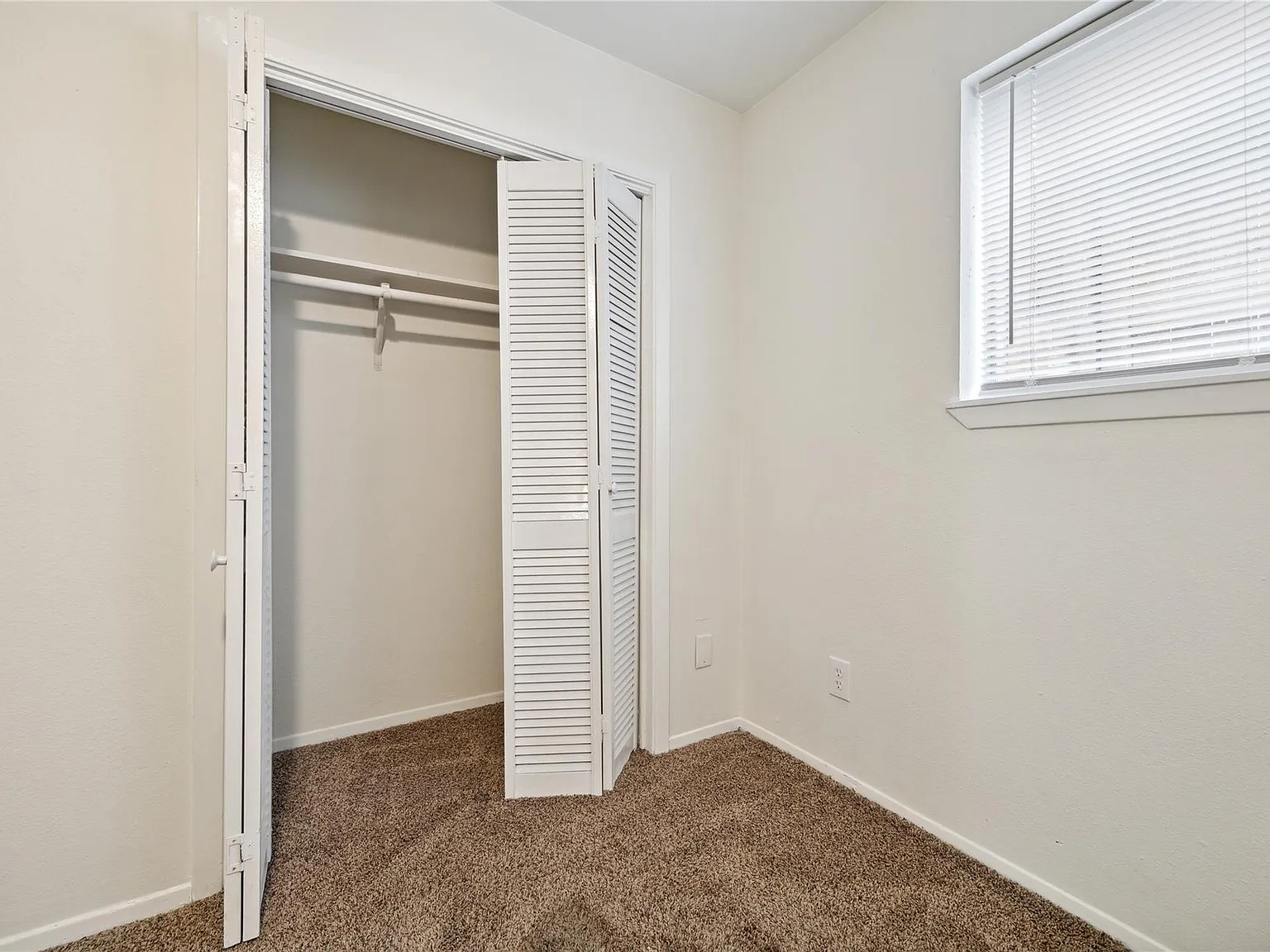 1 bed, 1.0 bath, 650 sqft, $1,260 — Photo 2