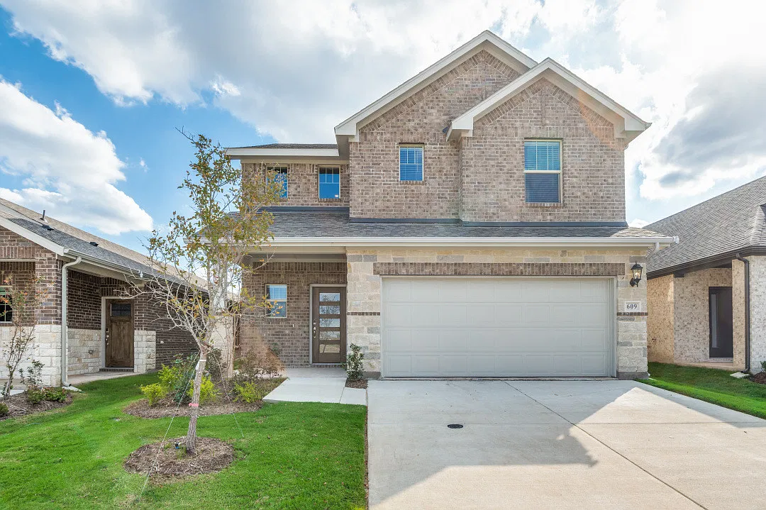 609 Mossy Rock Dr — Photo 1
