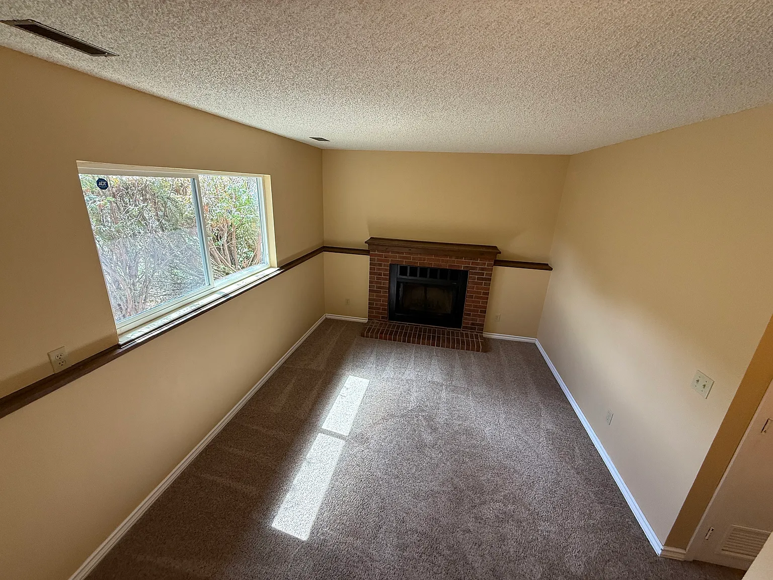 3 bed, 1250 sqft, $2,250 — Photo 4