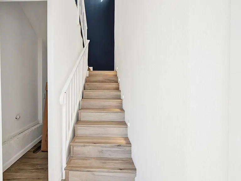 727 Robinson St — Photo 2