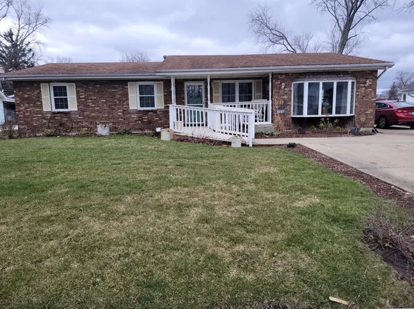 2107 Lynwood St, Crest Hill, IL 60403