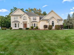 19 Devonshire Way, Halfmoon, NY 12065